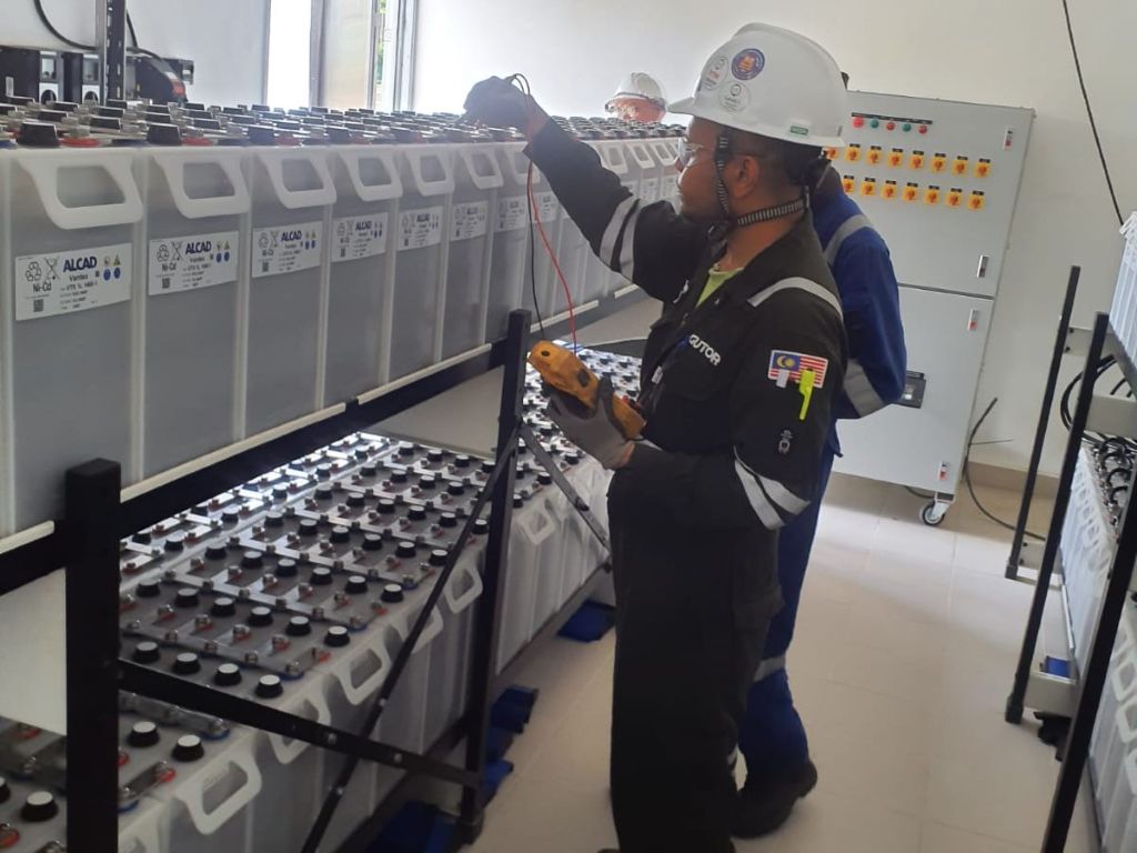 UPS Battery Initial Charge Recording